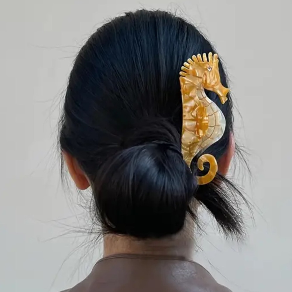 REVOLVE ❤️‍🔥 NEW ACRYLIC SEAHORSE HAIR CLIPS IN TEAL AND TAN NWT - Picture 4 of 7